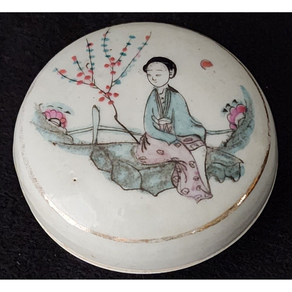 Antique Chinese porcelain famille rose small round Makeup/Powder Dish